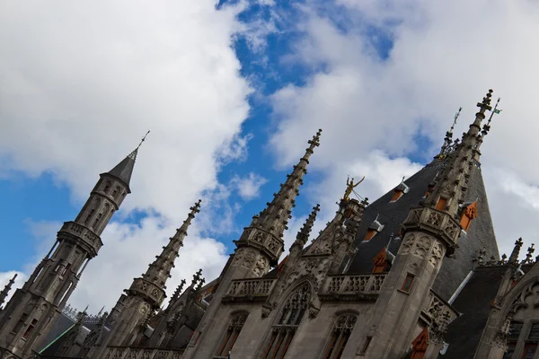 Detalhes da arquitetura neogótica do Hof Provincial em Bruges — Fotografia de Stock