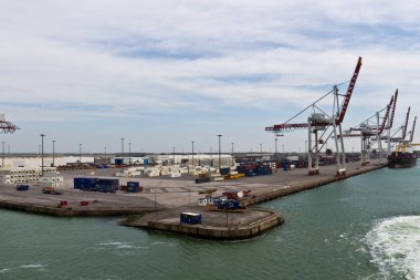 Denizcilik Liman Vinçleri ve konteyner yükleme ile