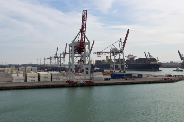 DUNKIRK / FRANCIA - 17 de abril de 2014: Puerto de Dunkerque (Grand Port Mar —  Fotos de Stock