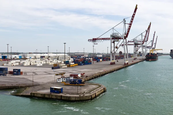 DUNKIRK / FRANÇA - 17 de abril de 2014: Porto de Dunquerque (Grand Port Mar — Fotografia de Stock