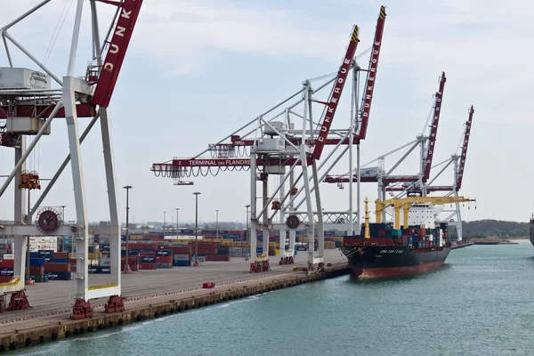 Dunkerque i Frankrike - den 17 April, 2014: Port i Dunkerque (Grand Port Mar — Stockfoto
