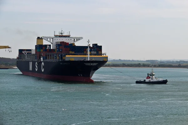 DUNKIRK/FRANCE - April 17, 2014: Tugboat towing the MSC Capella — Stock Photo, Image