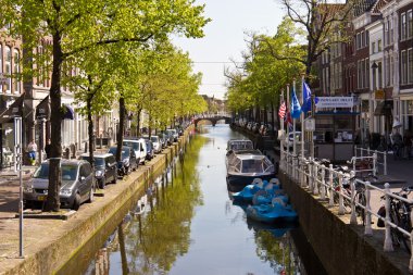 Delft/Hollanda - 16 Nisan 2014: Delft tarihi kent rahatlatın wi
