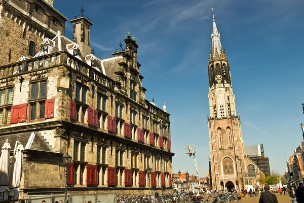 DELFT / NETHERLANDS - April 16, 2014: Historic Delft Market Square — стоковое фото