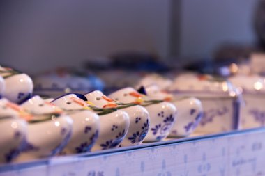 Delftware mavi seramik süs ekranda