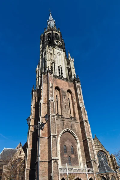 Centro storico di Delft Market Square con il Nieuwe Kerk (n — Foto Stock