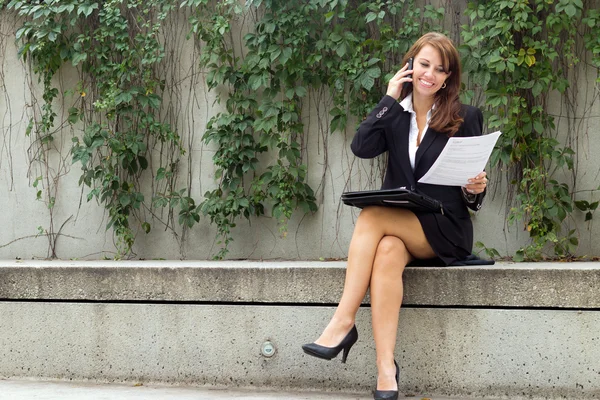 Business woman with document talks on smart mobile cell phone ou — Stock Photo, Image