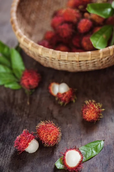 Rambutans and leaves in a busket — Stock Photo, Image