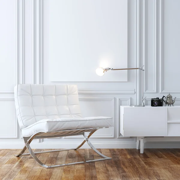 Poltrona de couro branco elegante no design de interiores clássico — Fotografia de Stock