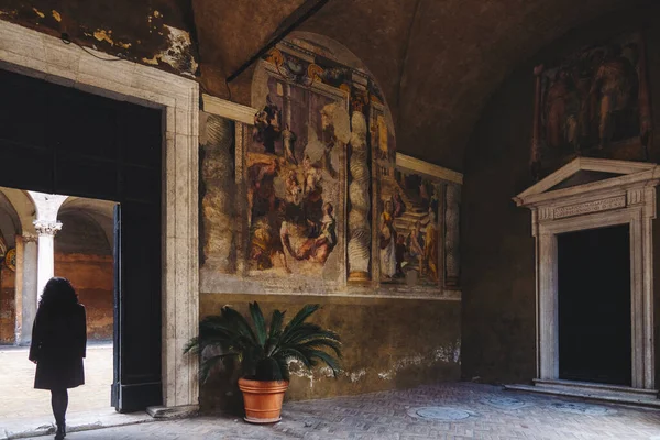 Rome Italië 2021 Tweede Binnenplaats Van Basiliek Van Santi Quattro — Stockfoto