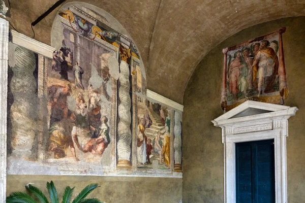 2021年4月20日 意大利罗马 圣西尔维斯托罗大殿的入口 由Raffaellino Reggio与壁画组成 — 图库照片