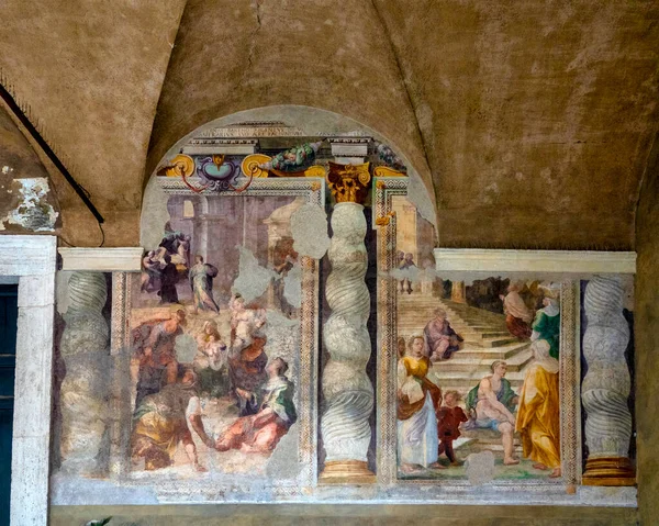 Řím Itálie 2021 Druhý Dvůr Baziliky Santi Quattro Coronati Freskami — Stock fotografie