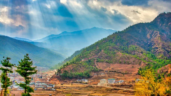 Солнечные Лучи Над Холмами Района Тхимпу Бутан — стоковое фото