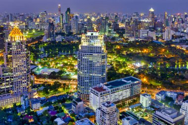 Bangkok, Tayland 'daki Banyan Tree Oteli' nin Moon Bar 'ından Lumphini Park manzarası