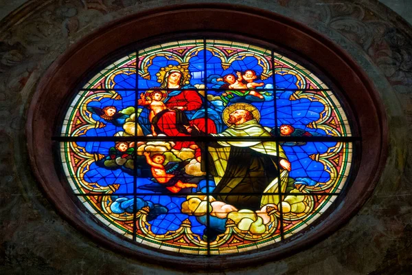 イタリア ボローニャのサン マルティーノ教会内のバラ窓のインテリア — ストック写真