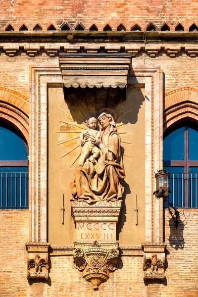 Madonna Piazza Niccolo Dell Arca Bolognai Palazzo Accursio Külsején Olaszország — Stock Fotó
