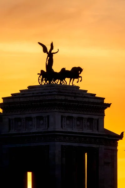 Achteraanzicht Van Altare Della Patria Bij Zonsondergang Rome Italië — Stockfoto