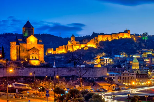 Widok Katedrę Metekhi Twierdzę Narikala Tbilisi Gruzja — Zdjęcie stockowe