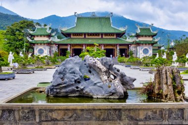 Son Tra Linh Ung Pagoda 'daki Arhat bahçesi, Da Nang, Vietnam