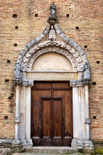 Porta Principale Della Chiesa Sant Agostino Atri Italia — Foto Stock