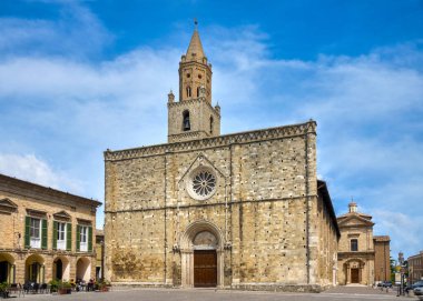 Atri Katedrali cephesi, İtal