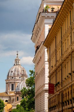 San Girolamo Kubbesi ile Via Marianna Dionigi 'den görüntü Santi Ambrogio e Carlo Grand cupola, Roma, İtalya