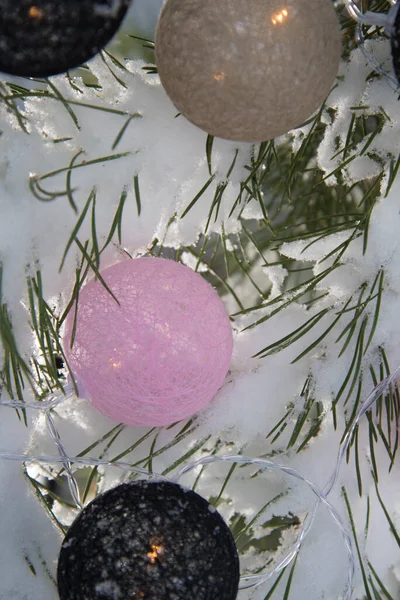 Hintergrund Ist Das Neue Jahr Auf Den Schneebedeckten Fichtenpfoten Befinden — Stockfoto