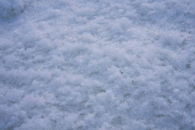 Arka plan, taze kar dokusu. Kar taneleri yakın plan. Yılın kış zamanı.