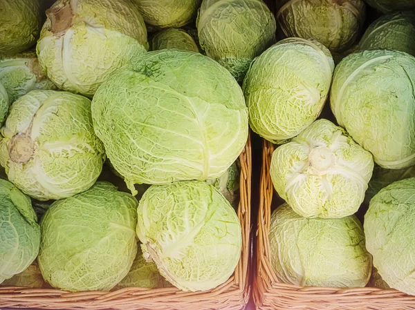 Zelí Bednách Supermarketu Koncept Prodeje Zeleniny — Stock fotografie