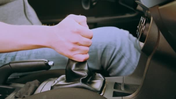 Αλλαγή Ταχυτήτων Του Αυτοκινήτου Έννοια Οδήγησης Οδήγηση Χειροκίνητο Κιβώτιο Ταχυτήτων — Αρχείο Βίντεο