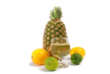 Ananas limon ve bir güzel meyve suyu kireç