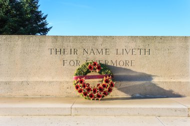 Monument world war one with wreath of poppies clipart