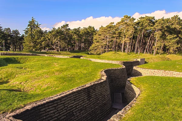 Le trincee sul campo di battaglia di Vimy cresta Francia — Foto Stock