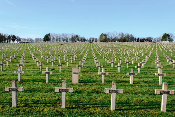 Kyrkogården av franska soldater från världskriget 1 i Targette — Stockfoto