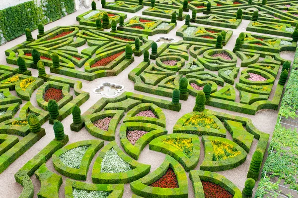 Hermosos jardines del castillo de Villandry en el Loira Francia — Foto de Stock