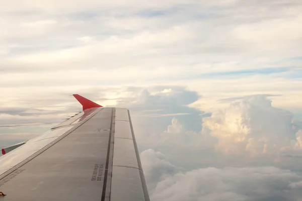 View from the plane on the wing and clouds — Stock Photo, Image