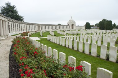 Tyne karyolası mezarlığı Zonnebeke Ypres belirgin savaş Belçika