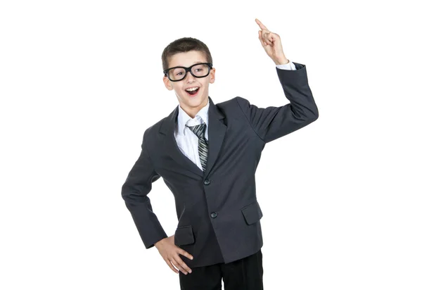 Niño feliz estudiante levantó el dedo. Niño con gafas sonriendo. Tengo una idea. . —  Fotos de Stock