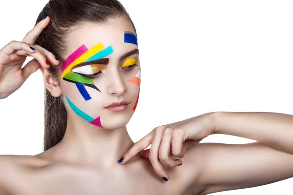 Adolescente chica con rayas de colores en la cara. Arte de maquillaje brillante . — Foto de Stock