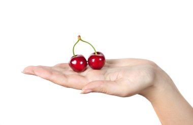 Kadının Palm'da çilek kiraz. Kırmızı yandan çilek. Beyaz bir arka plan üzerinde yalıtım