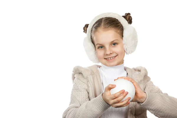 Χαριτωμένο μικρό κορίτσι σε ζεστά ρούχα σε άσπρο φόντο — Φωτογραφία Αρχείου