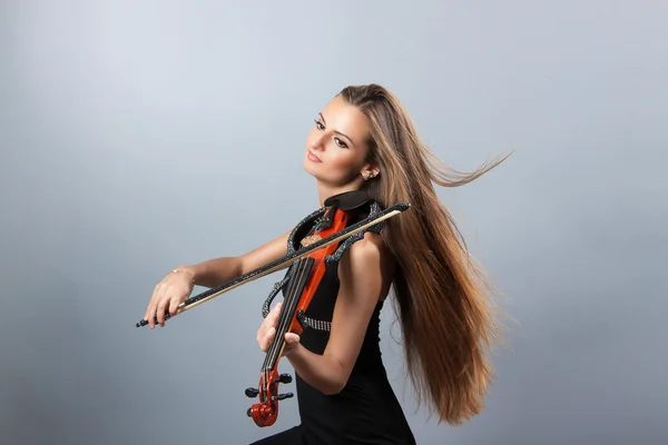 小提琴的女孩 — 图库照片