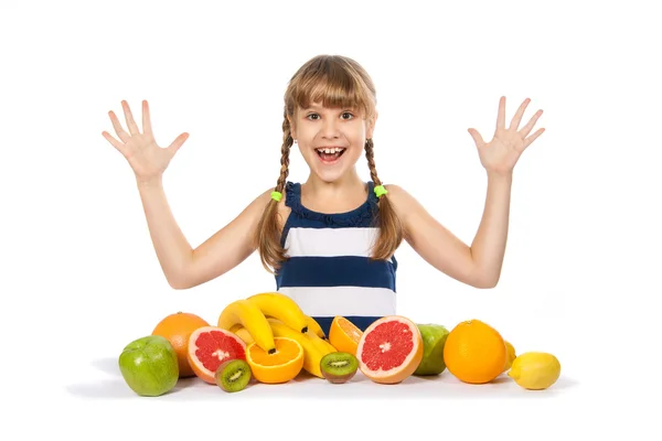 Gioiosa ragazza con frutta su sfondo bianco — Foto Stock