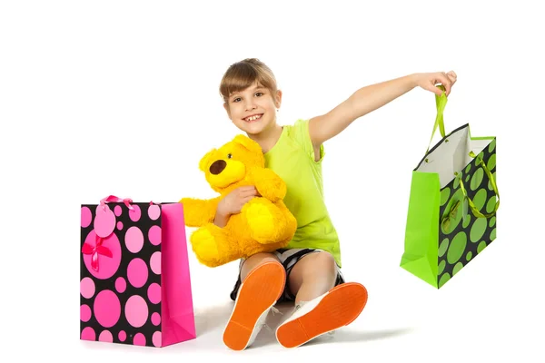 Alışveriş torbaları ile neşeli genç kız — Stok fotoğraf