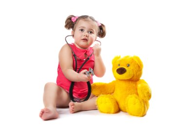 küçük kız davranır oyuncak