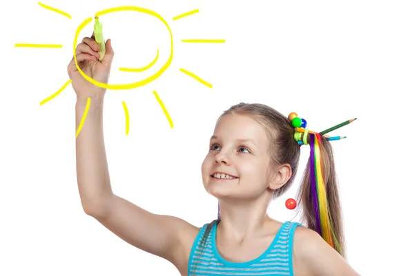 Happy girl draws the sun — Stock Photo, Image