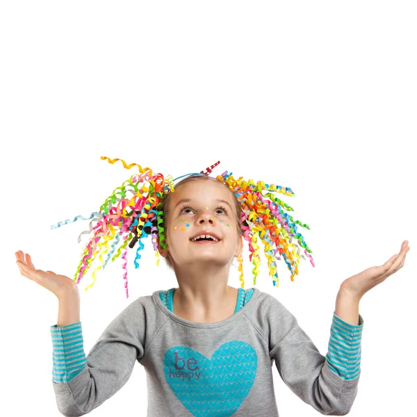 Яркий портрет счастливой маленькой девочки . — стоковое фото
