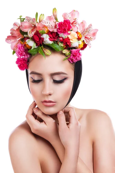 Schönheit Frühling Mädchen mit Blumen Frisur — Stockfoto