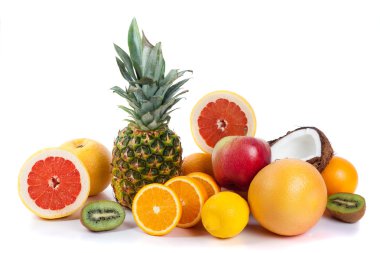 Beyaza izole edilmiş egzotik meyve çeşitleri 