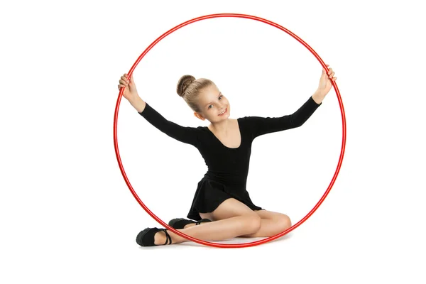 Chica feliz gimnasta con un aro — Foto de Stock